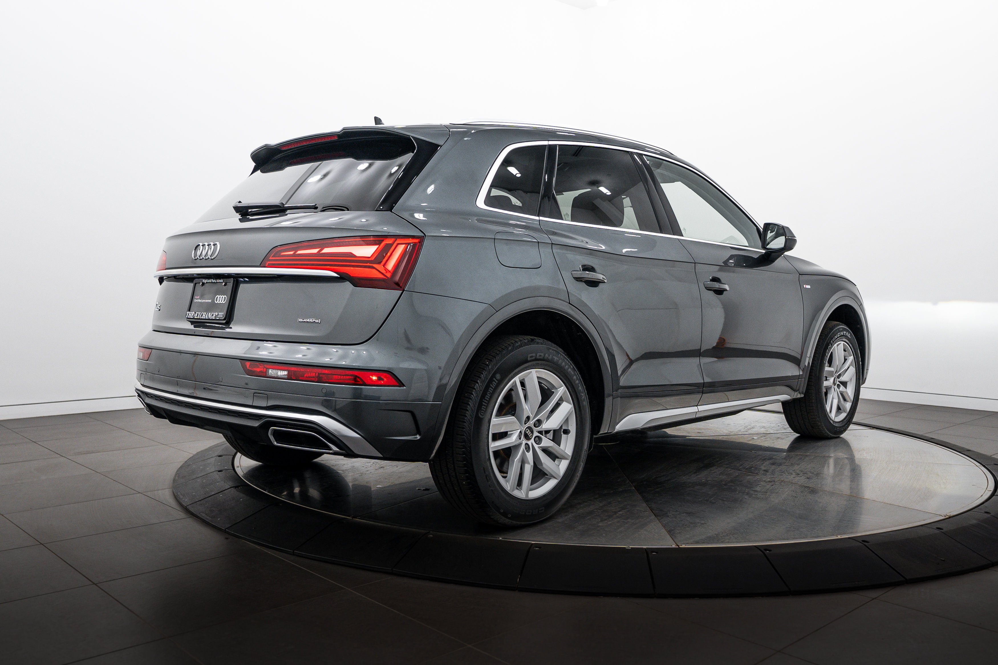 Certified Used 2023 Daytona Gray Pearl Effect Audi S line Premium image 4