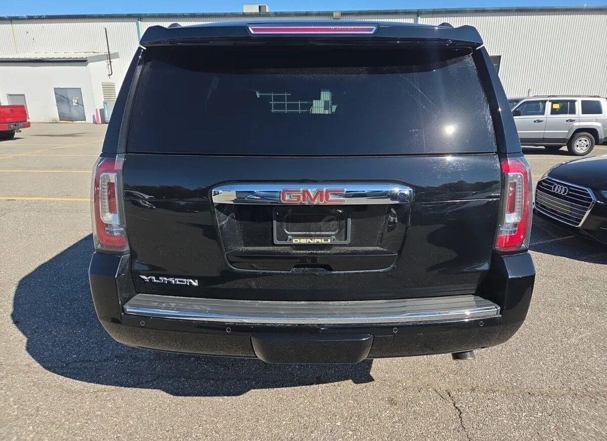 Used 2019 Onyx Black GMC Denali image 6