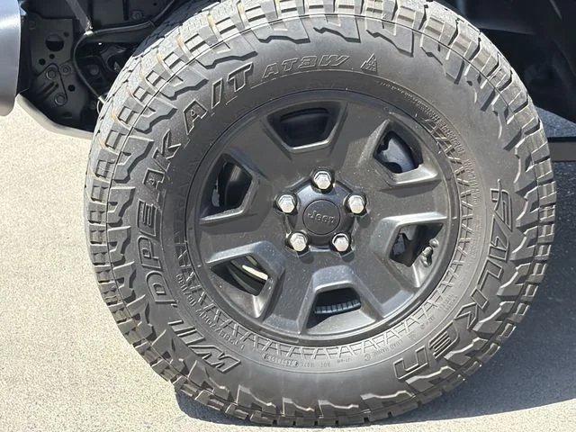 Used 2021 Gray Jeep Mojave image 16