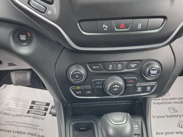 Used 2021 White Jeep Latitude Plus image 13