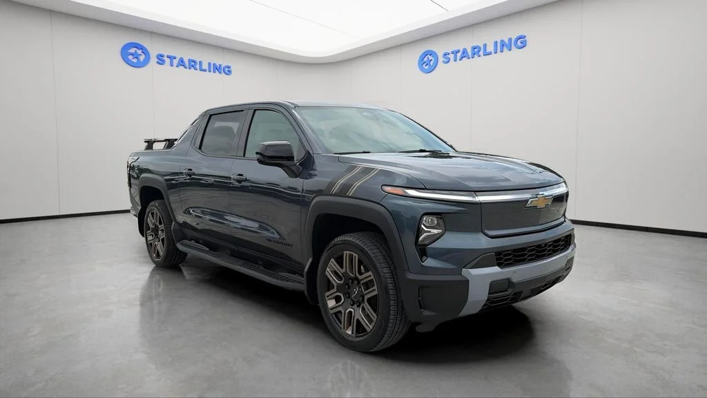 Used 2026 Blue Smoke Metallic Chevrolet LT - Standard Range image 13