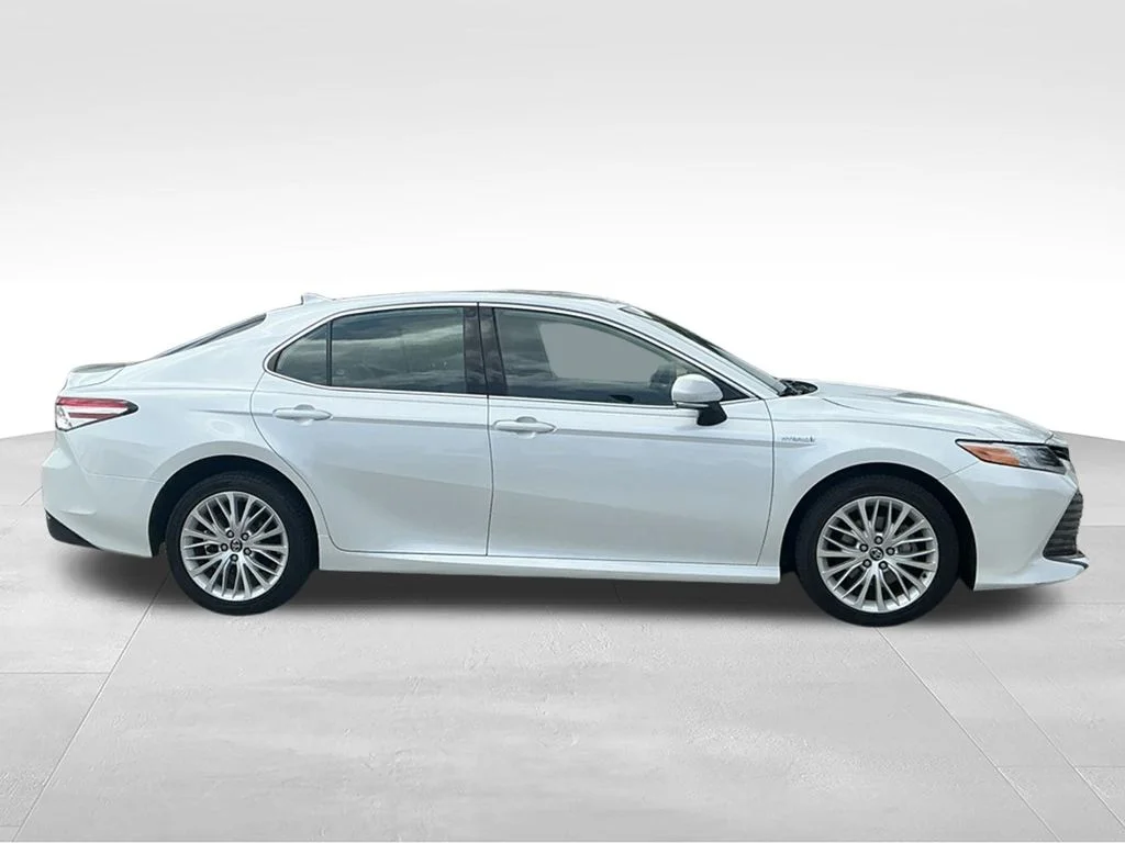 Used 2020 Beige Toyota XLE image 14