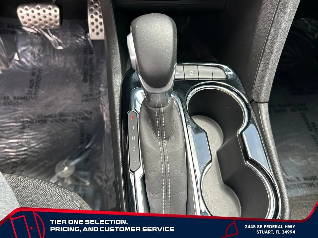 Used 2023 White Frost Tricoat Buick Select image 27