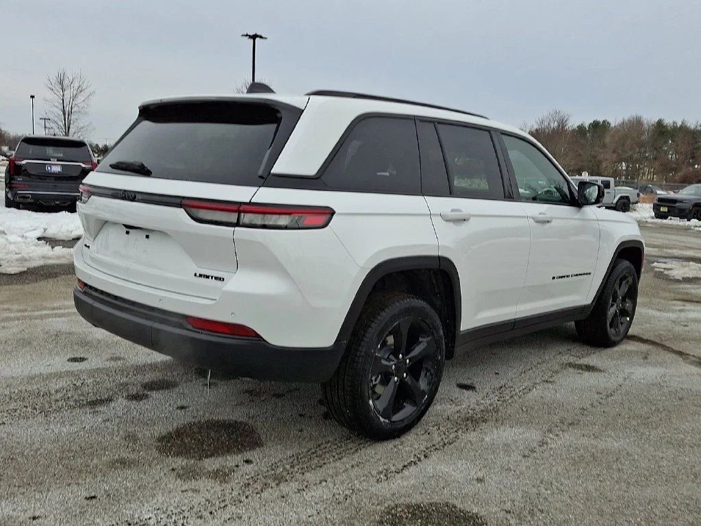 New 2025 Bright White Clear-Coat Exterior Paint Jeep Limited image 8