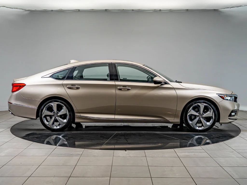 Used 2018 Gold Honda Touring image 4