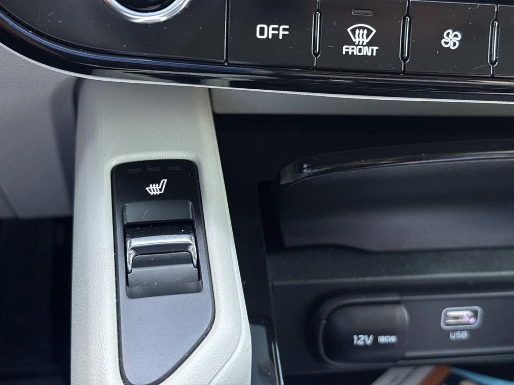 Used 2024 Black Kia S image 37