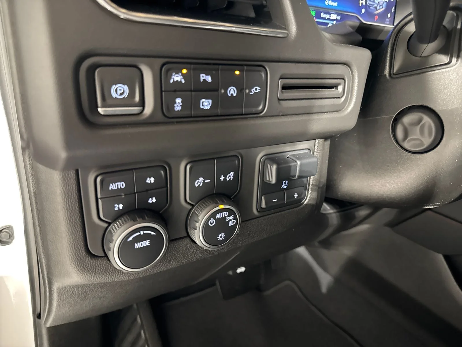 Used 2022 Summit White Chevrolet RST image 15