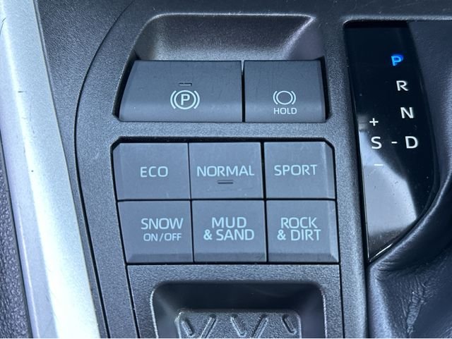 Used 2022 Silver Toyota XLE image 31