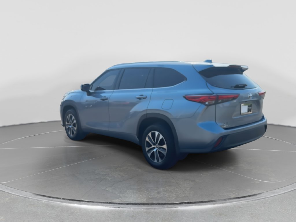 Used 2022 Moon Dust Toyota XLE image 6