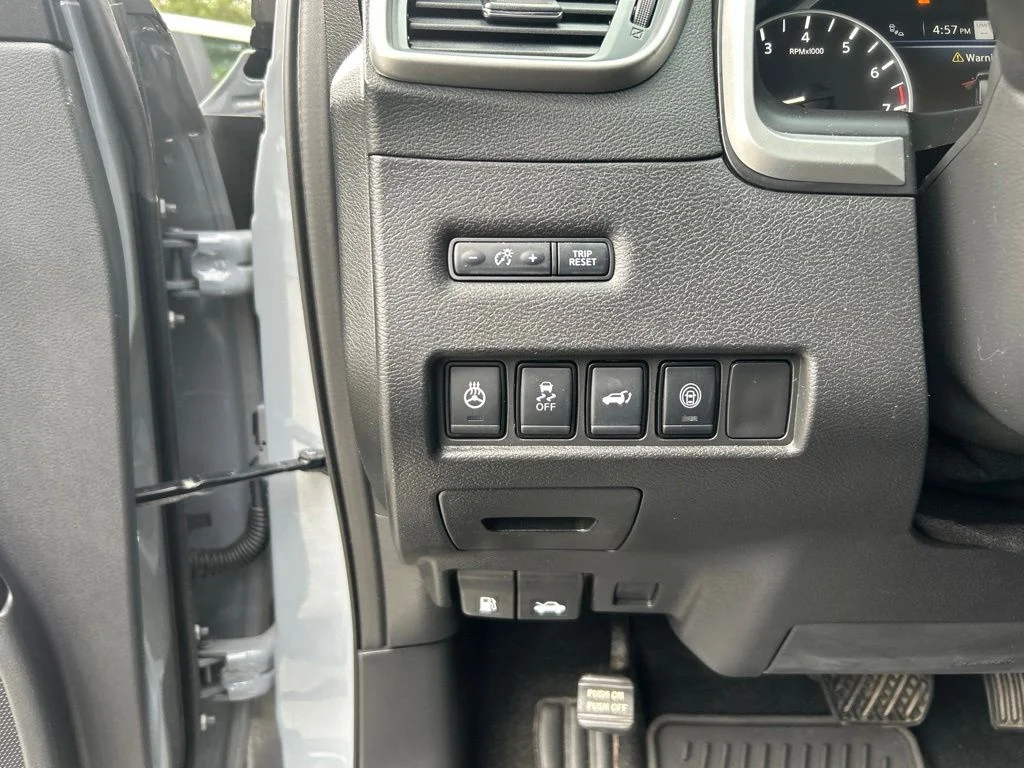 Used 2021 Gray Nissan Platinum image 25