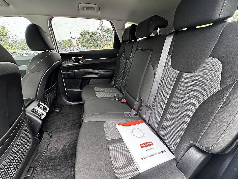 Used 2025 Glacial White Pearl Kia LX image 11