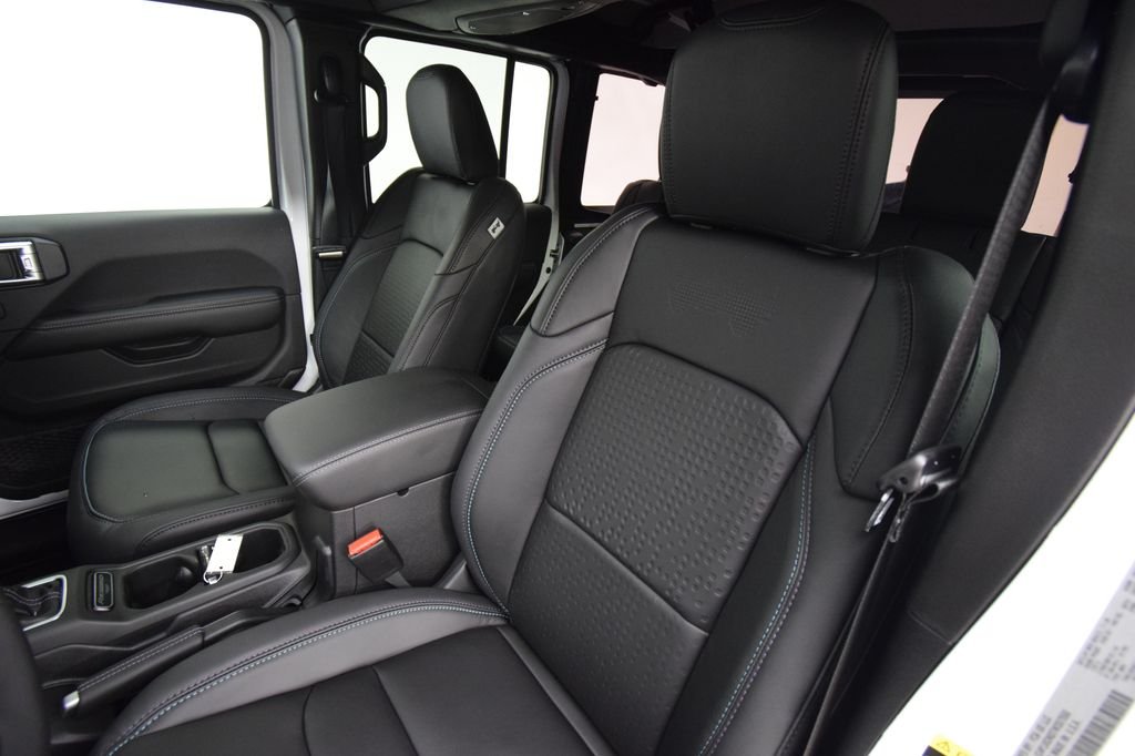 New 2026 Bright White Clearcoat Jeep  image 34