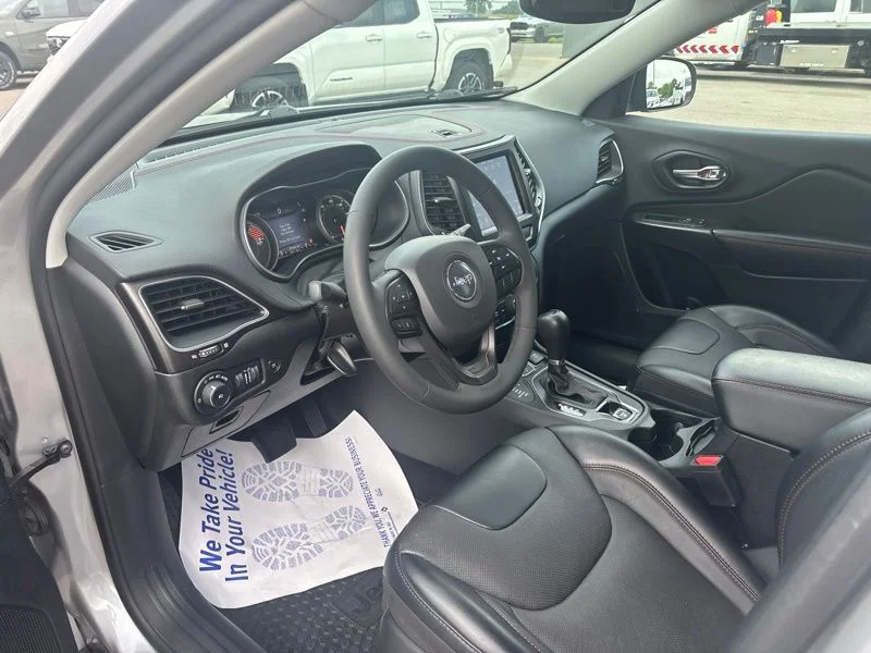 Used 2022 Silver Jeep Trailhawk image 24