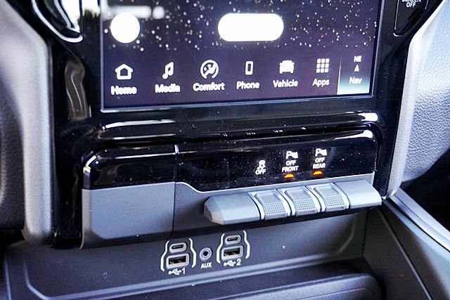 New 2026 Bright White Clear-Coat Exterior Paint RAM Big Horn Night Edition image 35