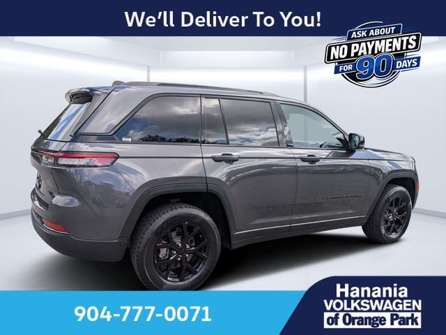 Used 2024 Gray Jeep Altitude image 3