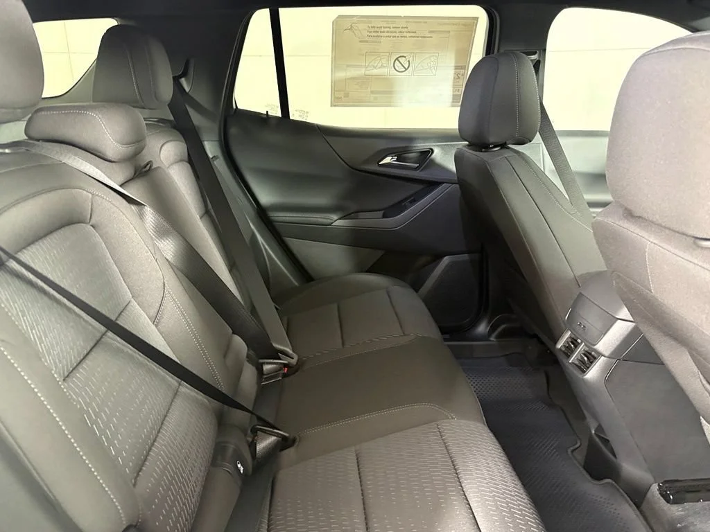 New 2027 Summit White Chevrolet LT image 20