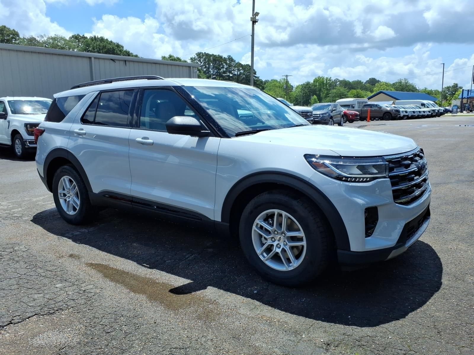 New 2026 Space White Metallic Ford Active image 6