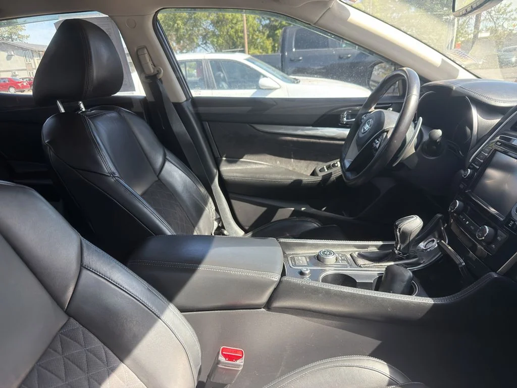Used 2016 Pearl White Nissan 3.5 SR image 7