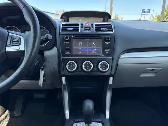 Used 2018 Crystal White Pearl Subaru 2.5i image 23