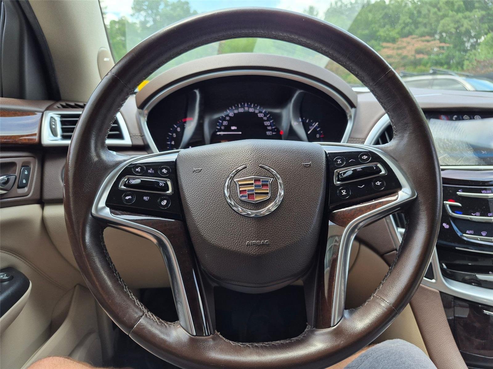 Used 2016  CADILLAC LUXU image 8