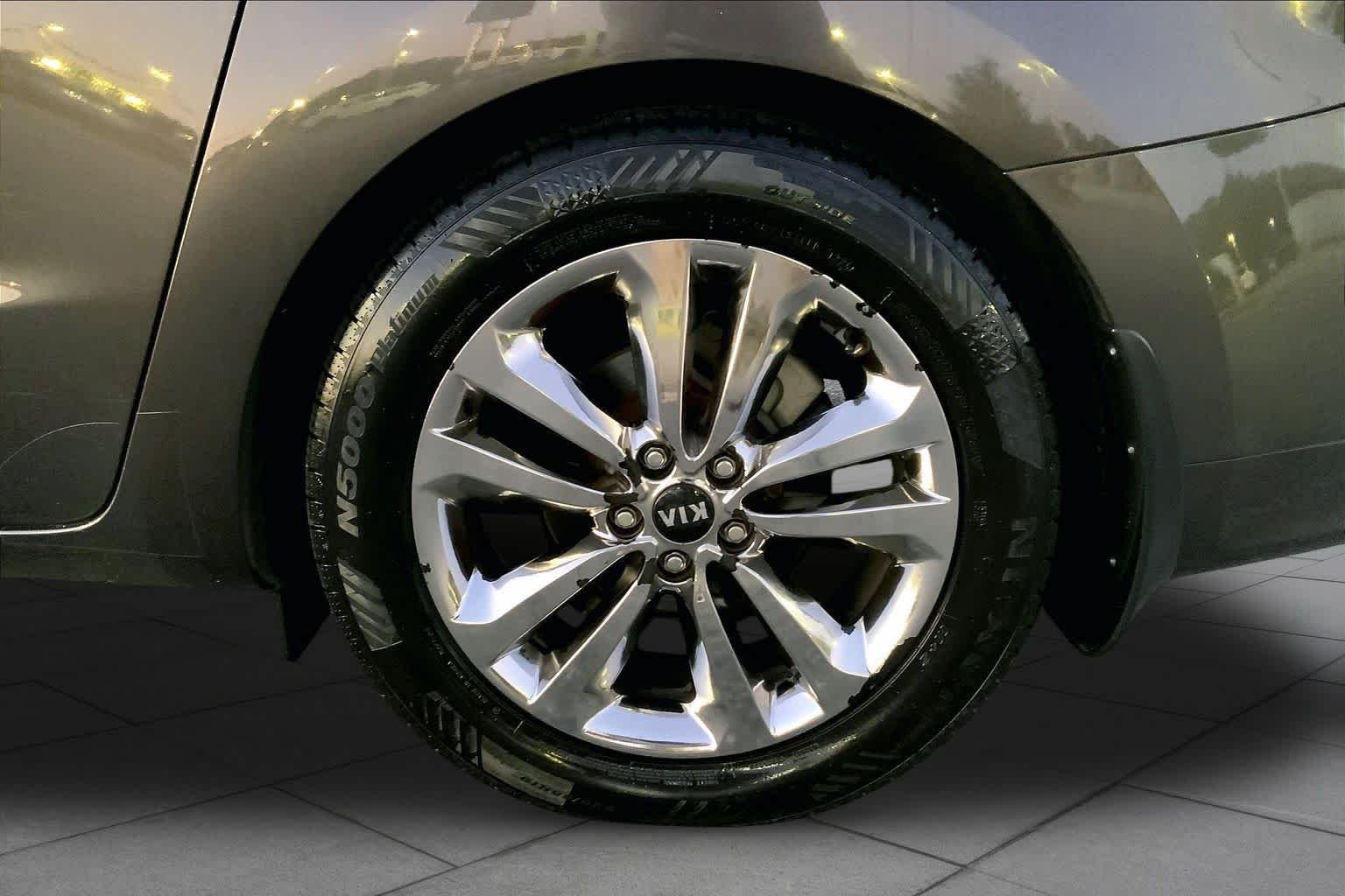 Used 2015 Titanium Brown Kia SX-L image 9