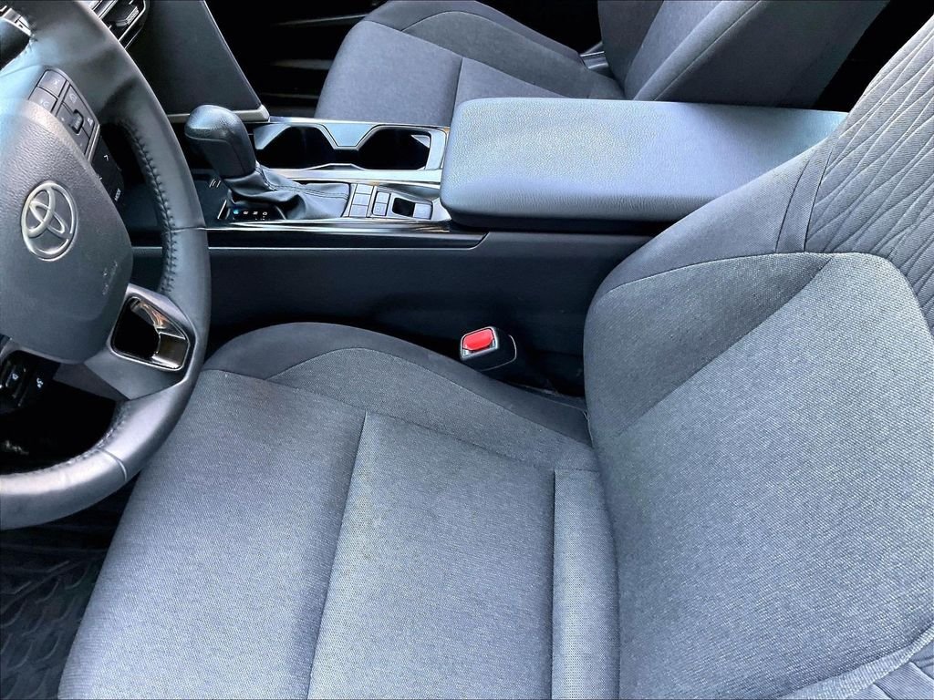 Used 2025 White Toyota LE image 20