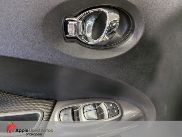 Used 2012 White Nissan SL image 13