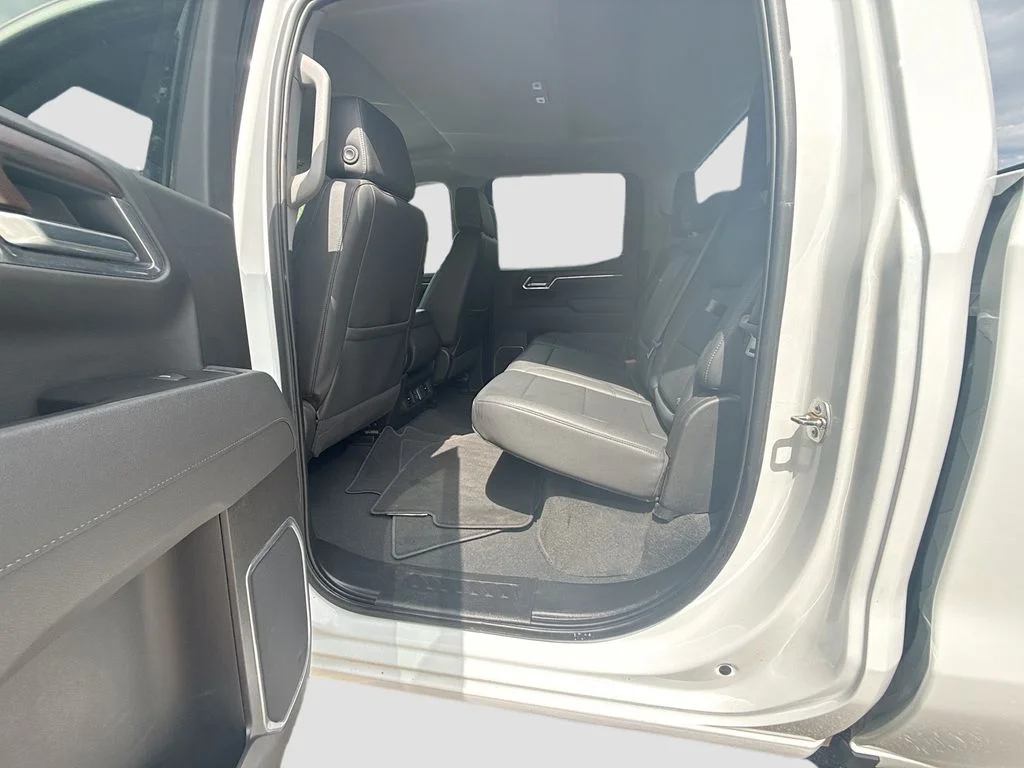 Used 2025 White GMC SLT image 26