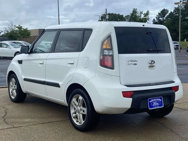 Used 2010 White Kia Plus image 4
