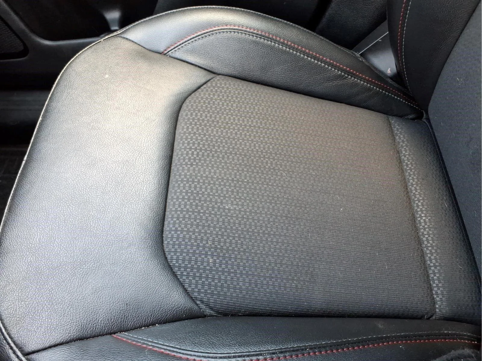 Used 2025 Bright White Clearcoat Jeep Trailhawk image 26