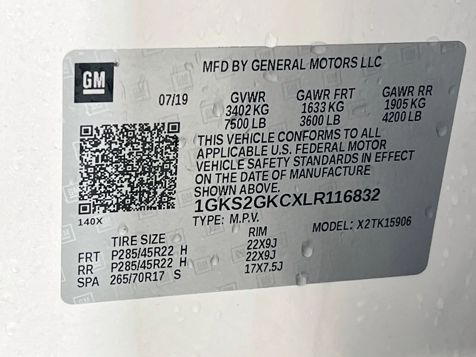 Used 2020 White Frost Tricoat GMC SLT image 12