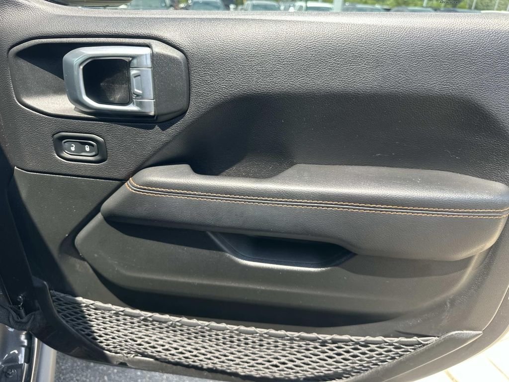 Used 2022 Gray Jeep Mojave image 12