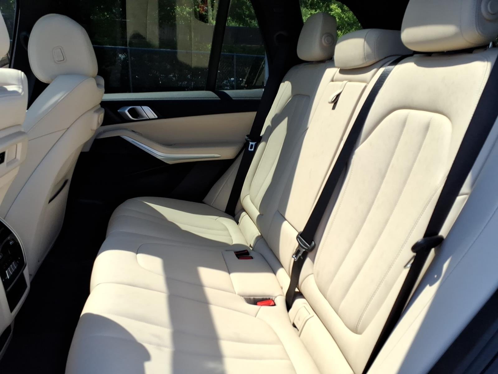 Used 2022 Black BMW xDrive40i image 20