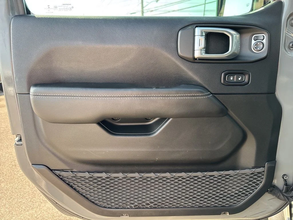 Used 2018 Gray Jeep Unlimited Sahara image 33