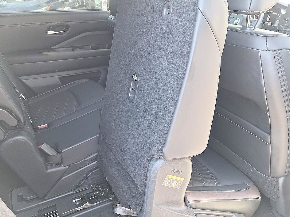 Used 2023 Pearl White Tricoat Nissan Platinum image 26