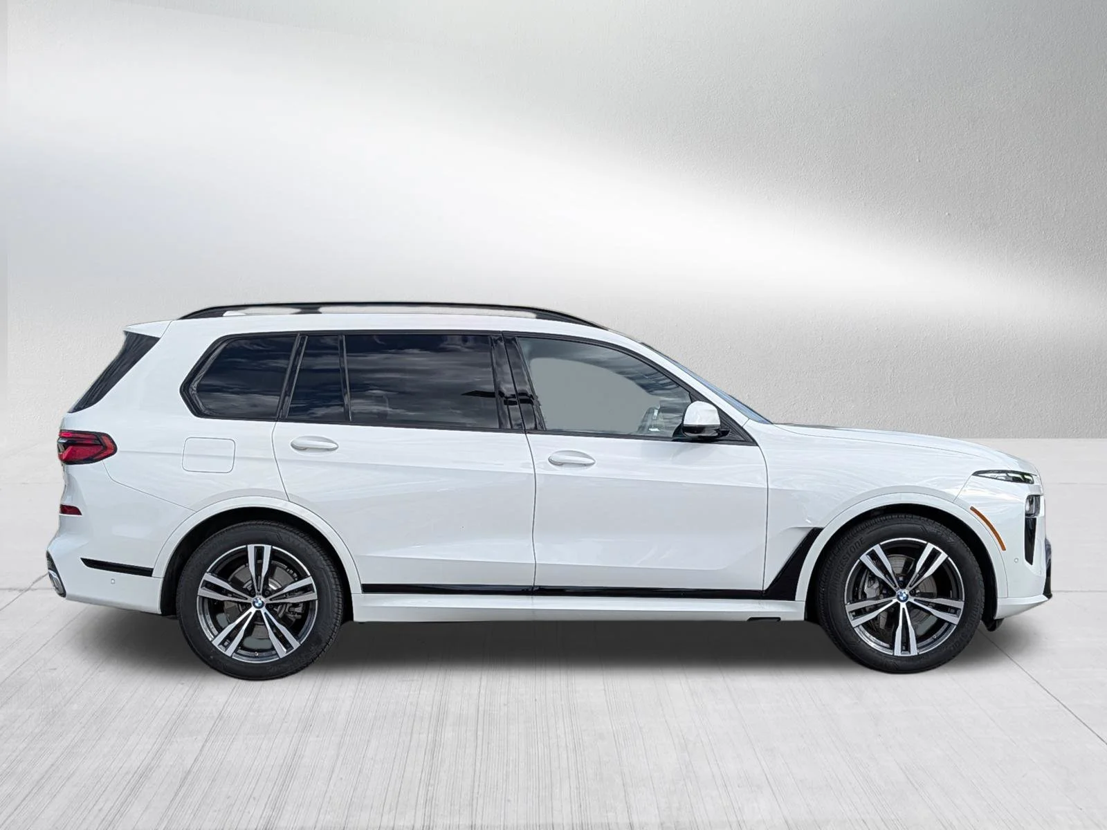 Certified Used 2026 Alpine White BMW xDrive40i image 8