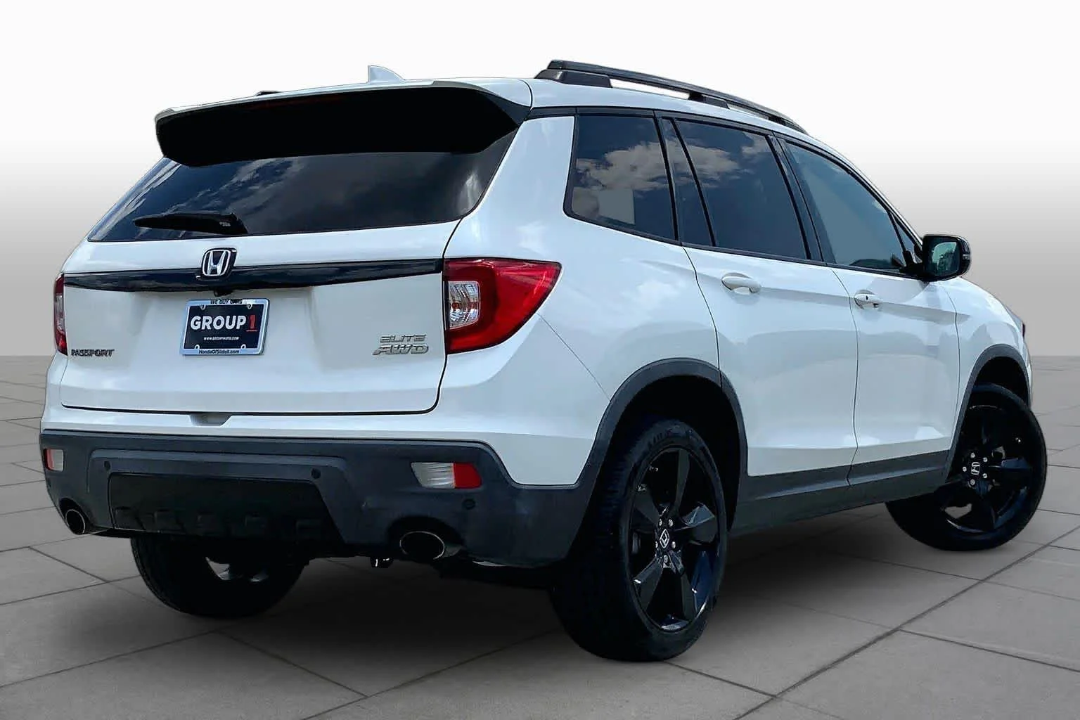 Used 2019 White Diamond Pearl Honda Elite image 12