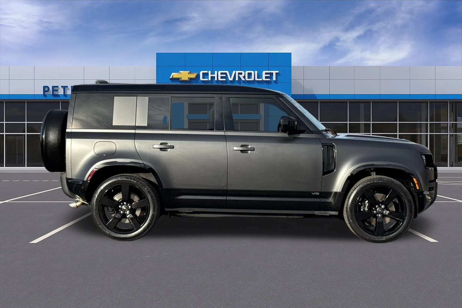 Used 2025 Gray Land Rover V8 image 3