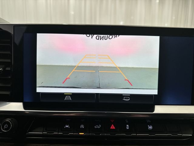 Used 2025 White Chevrolet LT image 26