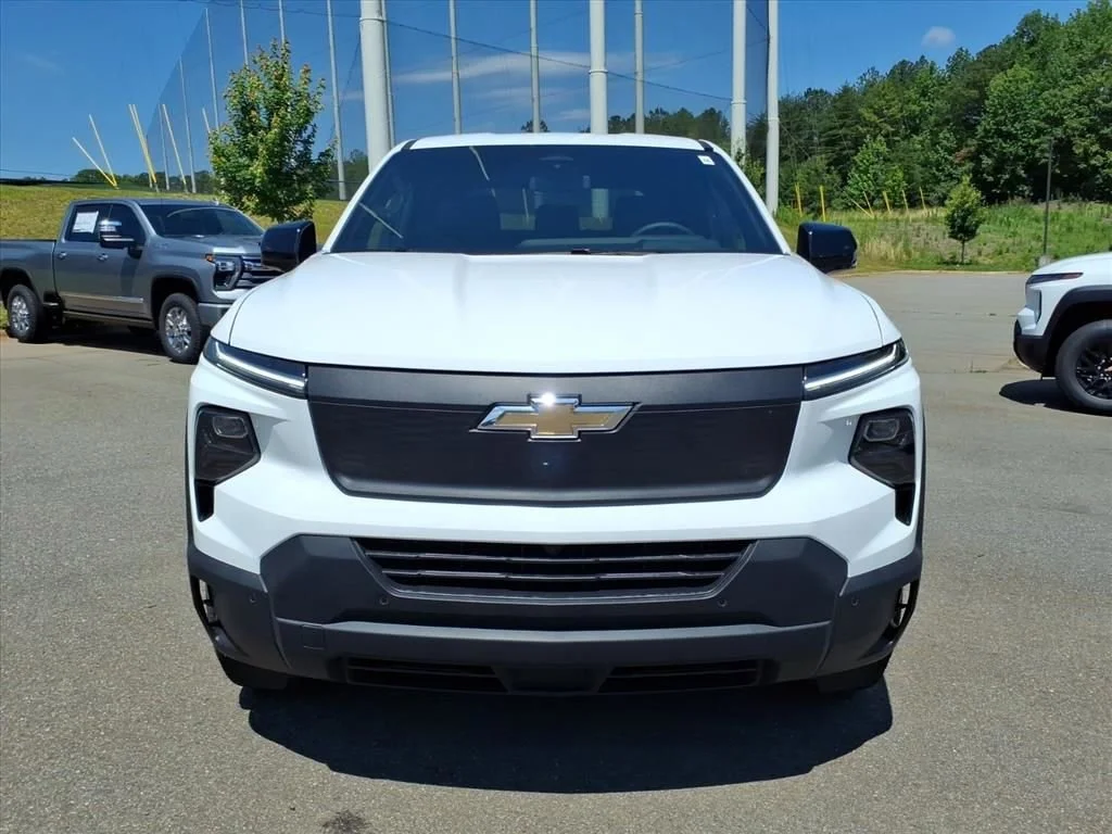 New 2026 Summit White Chevrolet WT - Extended Range image 30
