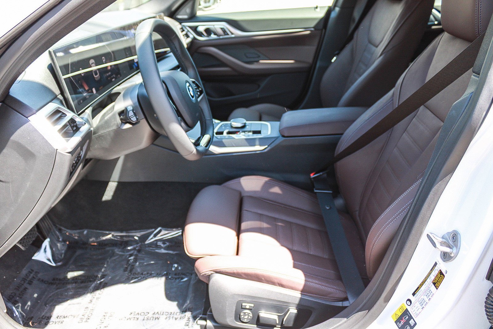 New 2026 Mineral White Metallic BMW xDrive40 image 17