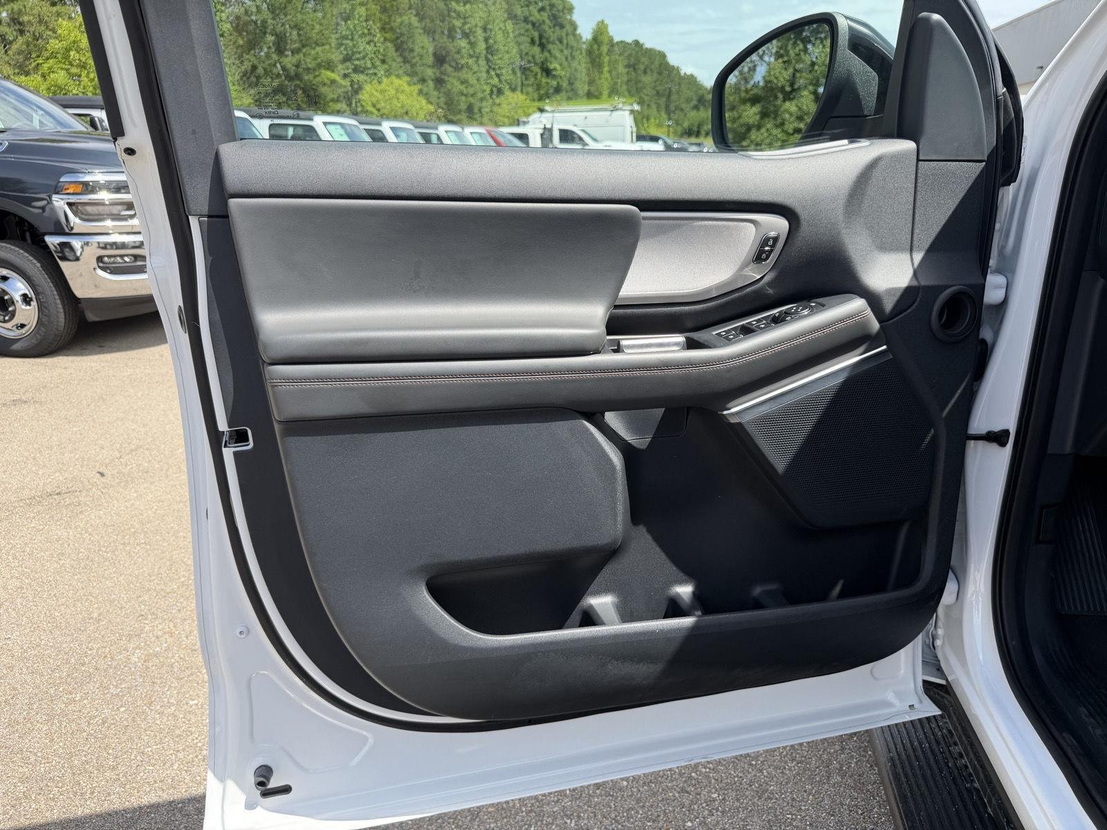 Used 2025 Oxford White Ford Active image 15