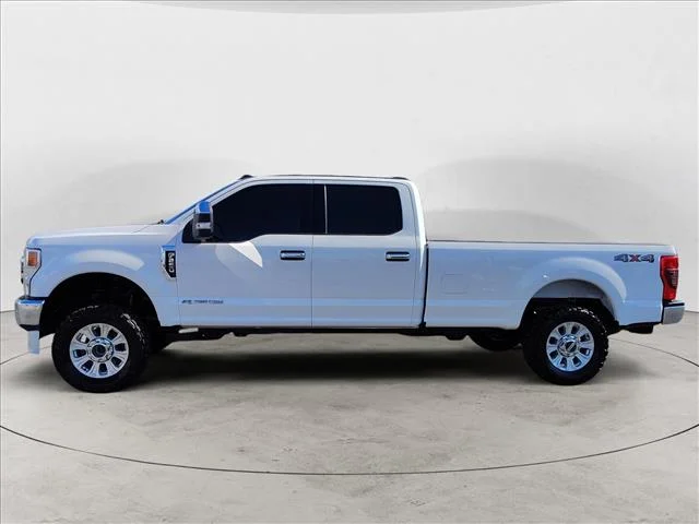 Used 2022 White Ford CREW XLT image 2