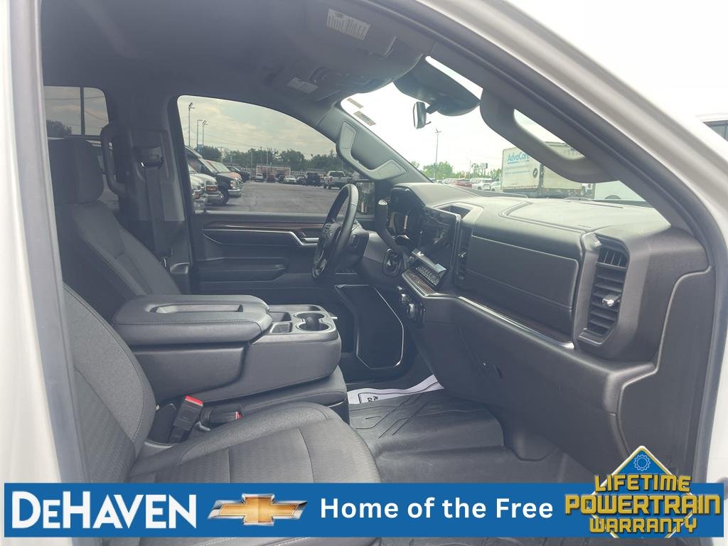 Used 2024 Summit White Chevrolet RST image 27