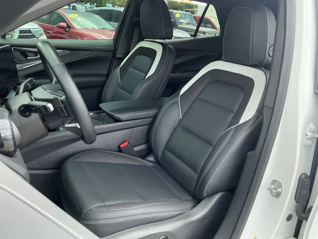 Used 2024 White Chevrolet LT image 37