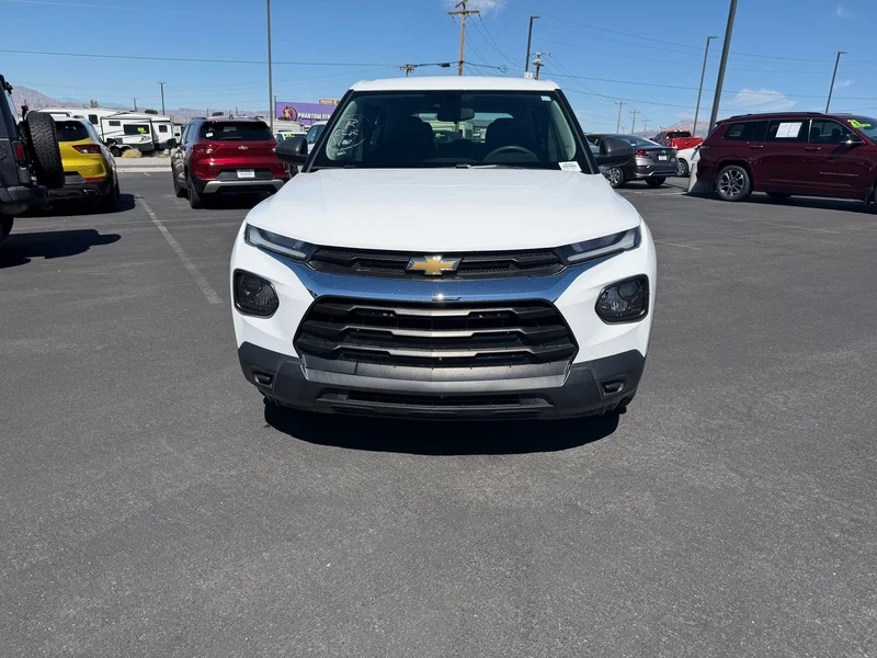 Used 2022 SUMMIT WHITE Chevrolet LS image 8