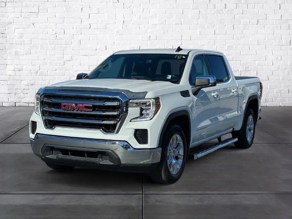 Used 2022 SUMMIT WHITE GMC SLE image 2
