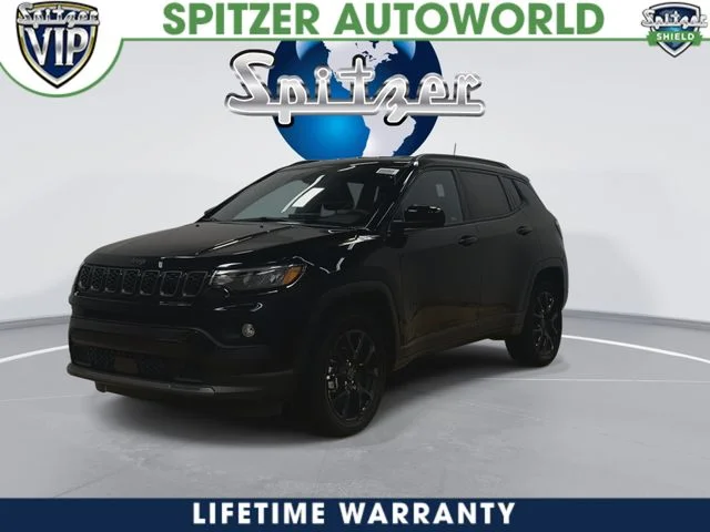 New 2026 Diamond Black Crystal Pearl-Coat Exterior Paint Jeep Latitude image 6