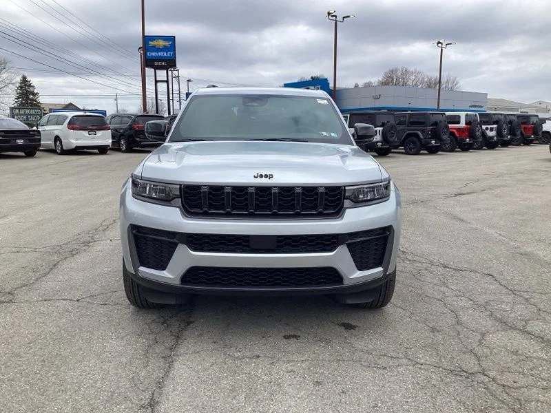 New 2026 Silver Zynith Exterior Paint Jeep Altitude image 2