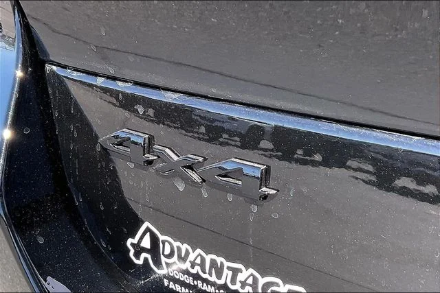 New 2026 Diamond Black Crystal Pearl-Coat Exterior Paint Jeep Limited image 26